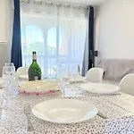 Apartment 6 Pers Clim,piscine,parking,2 Balcons *