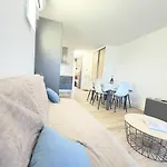 Apartment 6 Pers Clim,piscine,parking,2 Balcons