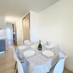 6 Pers Clim,piscine,parking,2 Balcons Apartment *