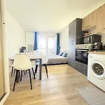 Apartment 6 Pers Clim,piscine,parking,2 Balcons