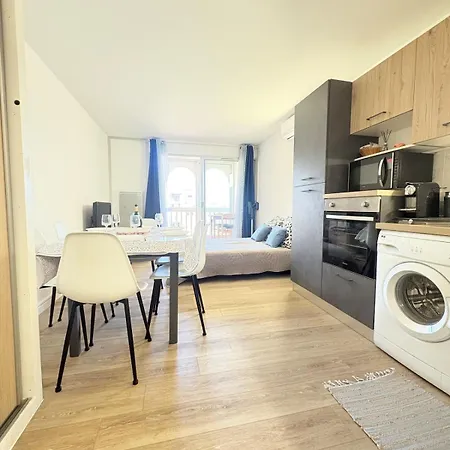 Apartmán 6 Pers Clim,piscine,parking,2 Balcons
