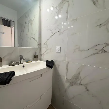 Apartmán 6 Pers Clim,piscine,parking,2 Balcons